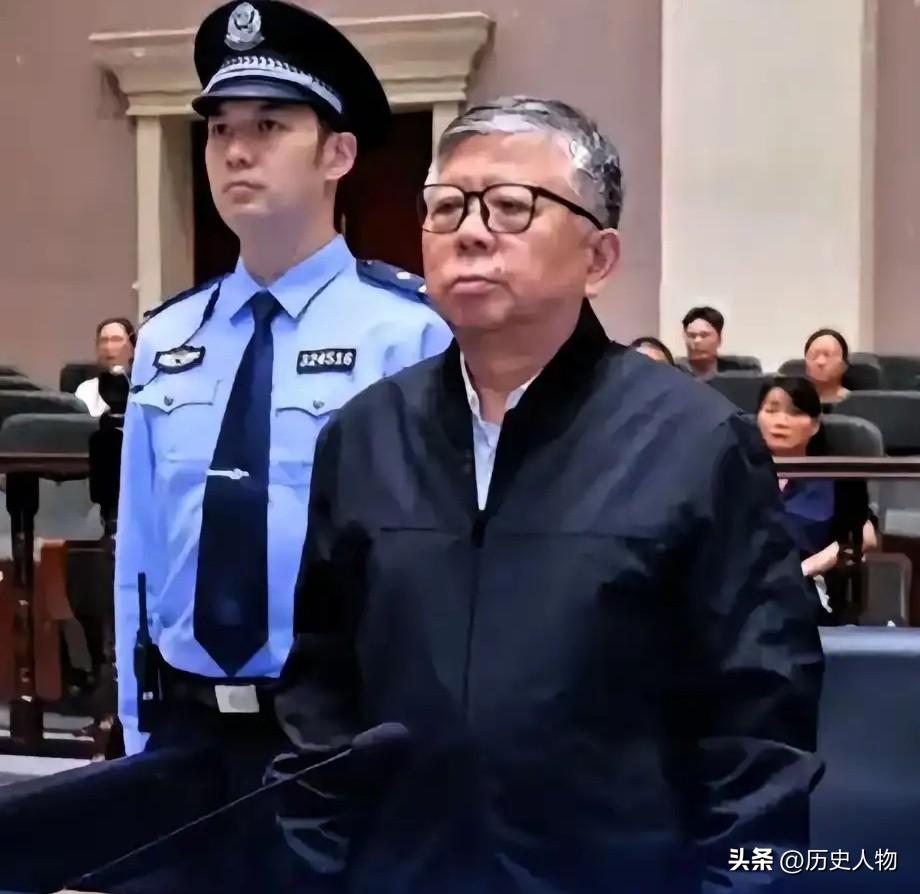赖小民副部级，才捞了18个亿，早就去那边报道了。
南京经开区管委会常务副主任杨有