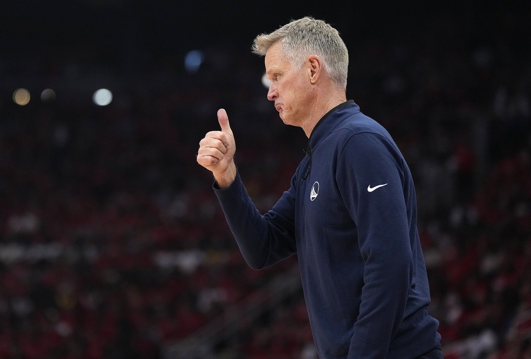 流畅！勇士上半场仅5失误 25个运动战进球有20个是通过助攻