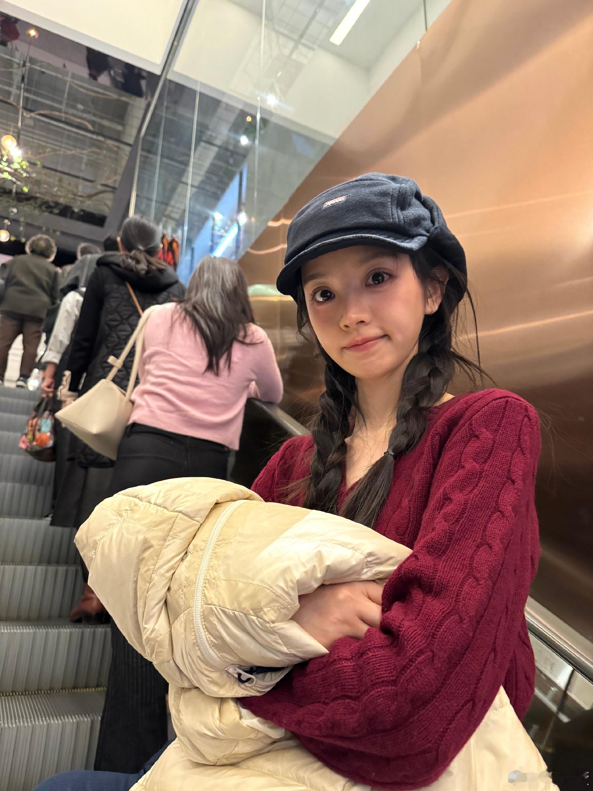 田曦薇 有刘海儿漂亮没刘海儿也漂亮田曦薇这条博文真的温柔又有力量，她本身就是自带