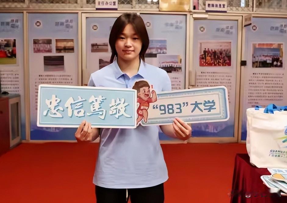 原来，退赛也是需要勇气的
我发现，真正厉害的人，都敢按暂停键
当所有人都催着你往