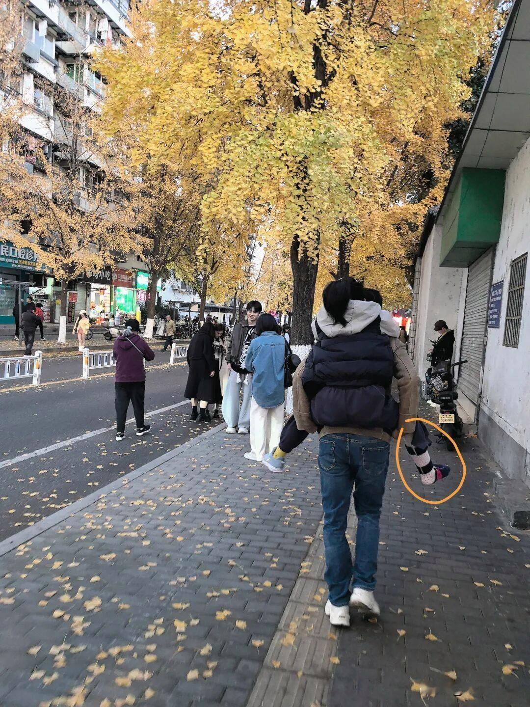 “我嘴笨，能帮我夸夸他们吗？”近日，潘女士请求杭州日报记者帮忙夸奖女儿的老师和同