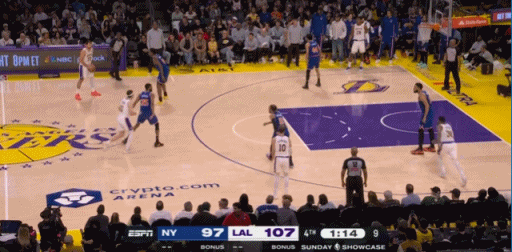 没有对比就没有真相
看看东契奇今天对阵尼克斯最后时刻投的这个超远三分球，再联想一