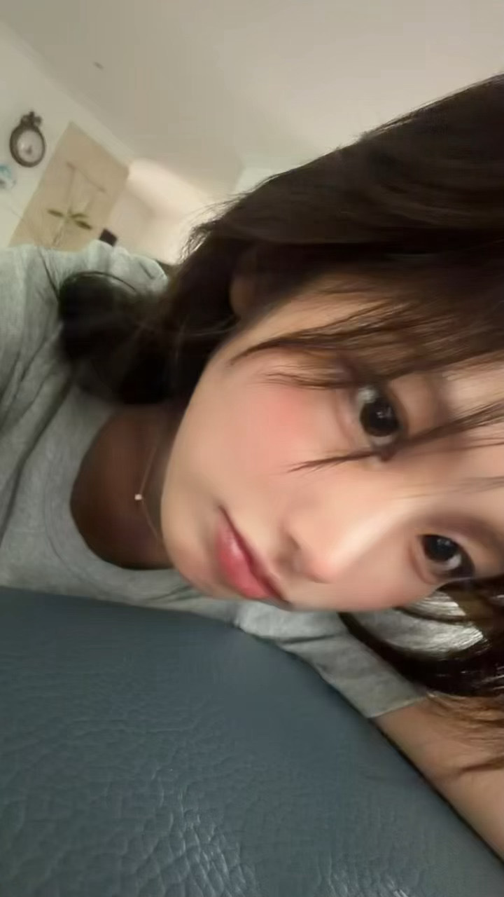 再次重逢的kpop 【雪允】一些素颜允的实况图 