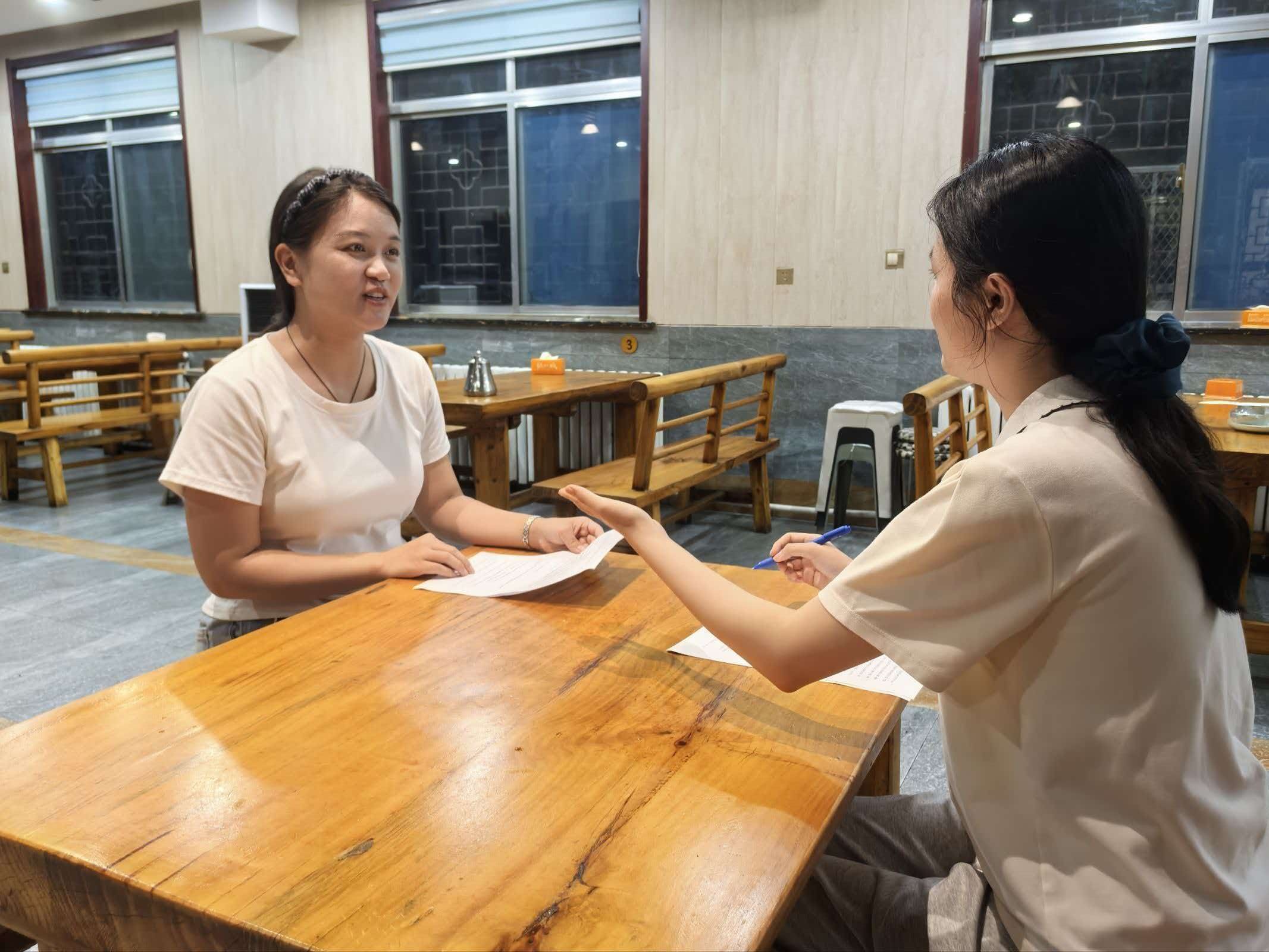 秦岭笑谈  【闲置校舍听民声，盘活资源暖桑榆】       为摸清人口结构变化背