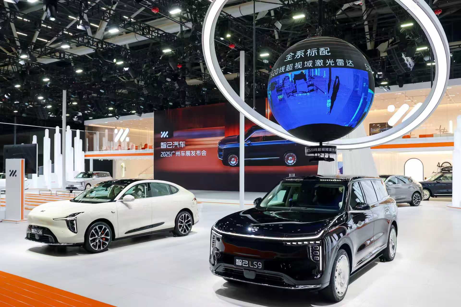 32.28万起标配全顶奢配置，灵蜥数字底盘3.0+双向24°四轮转向，大尺寸SU