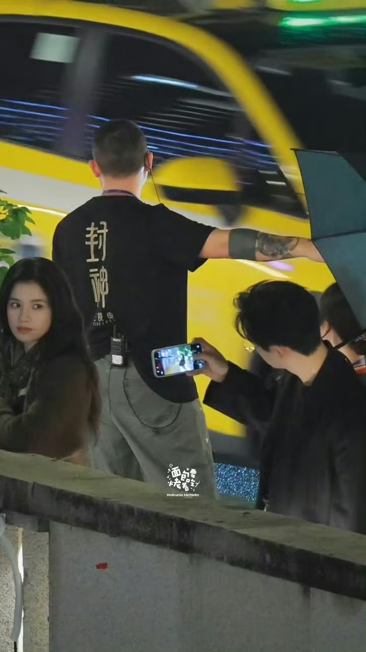 李现是张婧仪的站姐吧 这朦胧的文艺感，谁看一眼都得陷进去