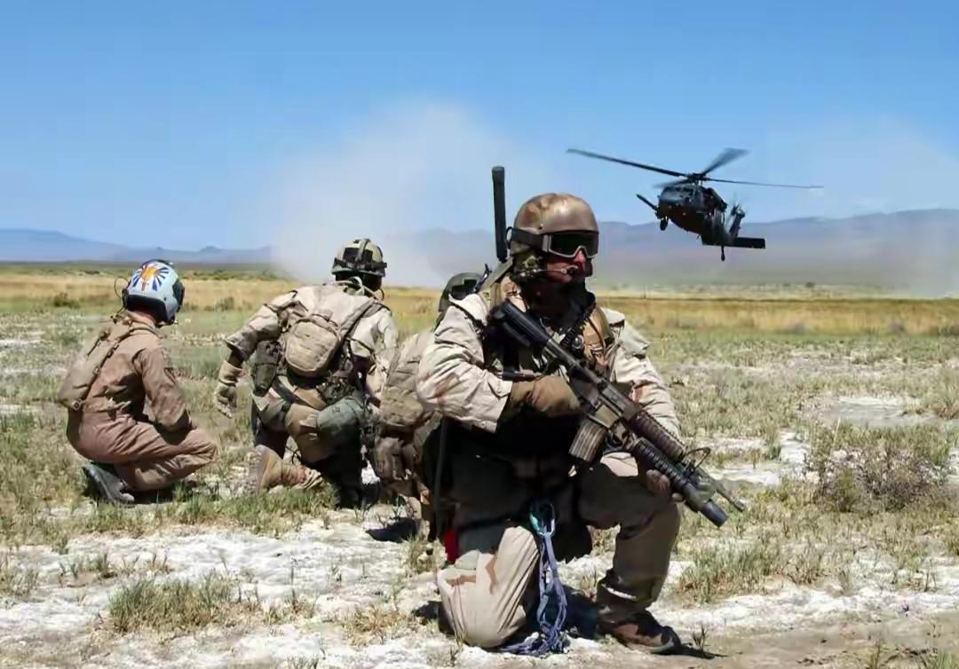 美国在中东已经战略性失败，美国之前倚仗航母+基地+防空+精确打击横行，现在全不好