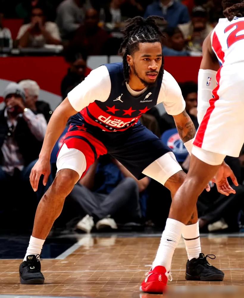 谢里夫·库珀，CBA总决赛单场22分的“临时工”，正在NBA打出名堂。
奇才1