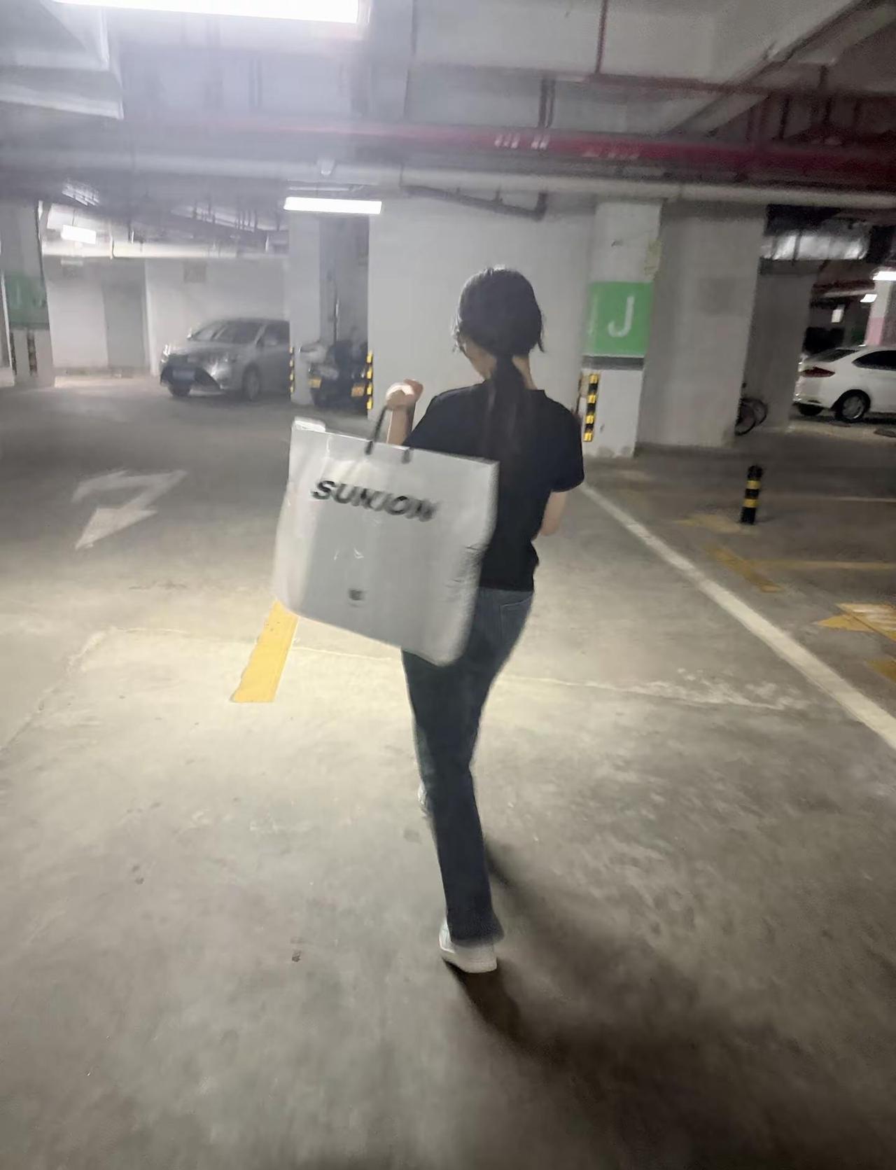 这娃又以奖励的模式，掠了我一台笔记本电脑🤦‍♀️今天终于把初中阶段学校决策好了