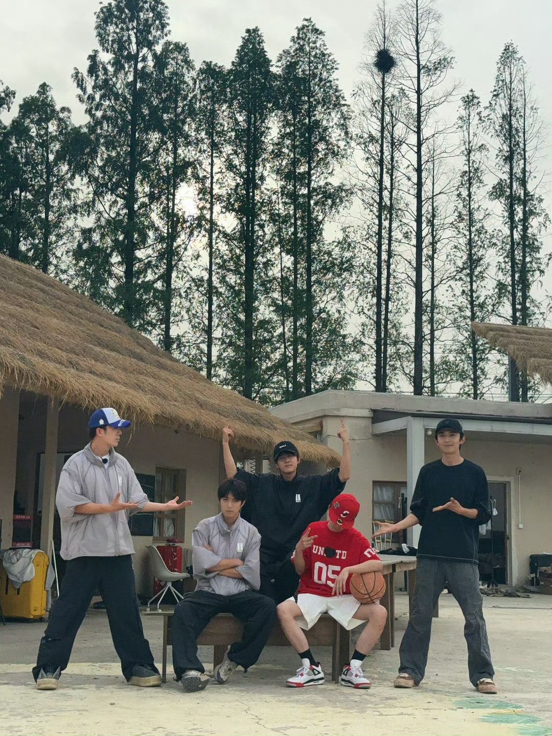 鹭卓说赵一博卓沅何浩楠打球好厉害 三位哥哥打球🏀好厉害！帅到我了[苦涩]鹭卓说