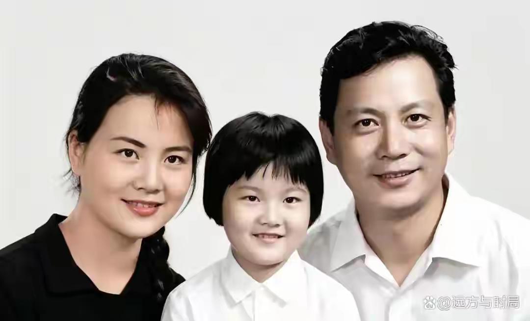 王铎：洪晃与继母，电影演员朱一锦。