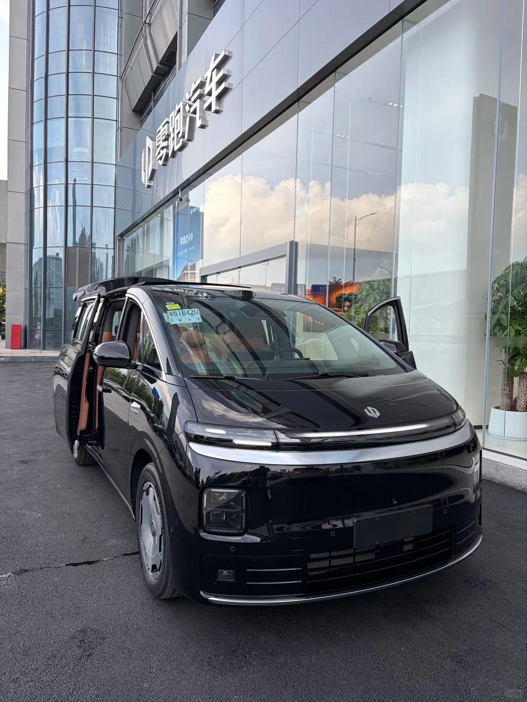 算了五年用车总账，发现差得不是一点半点
上一台车开了五年，卖的那天算了一笔账，把