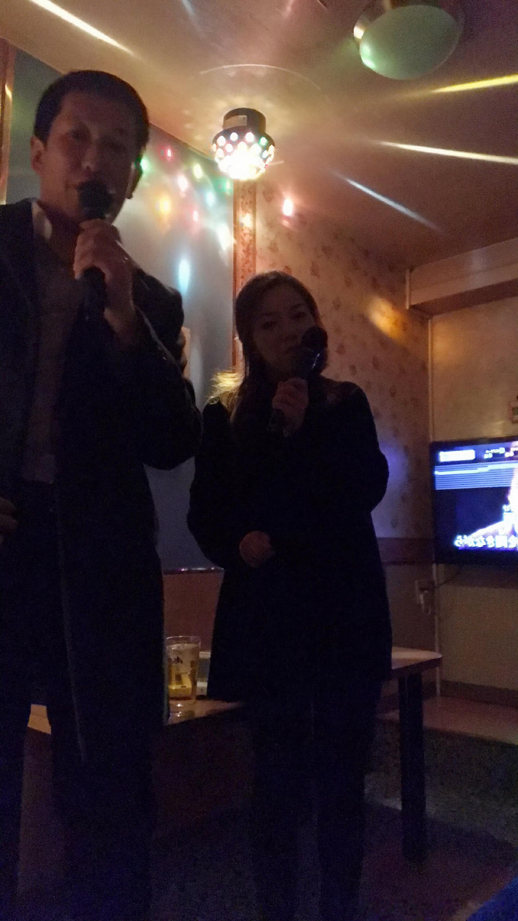 【搬运】2018年12月10日最后我们又去了卡拉OK🎤🎵说好就唱一个小时结果