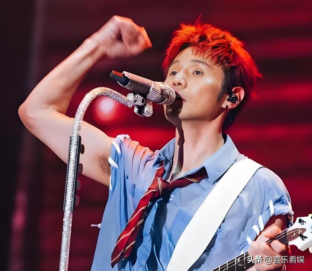 李荣浩，高调发声！
 
4月1号上午，李荣浩突然发了一篇超长文，直接回应《小眼睛