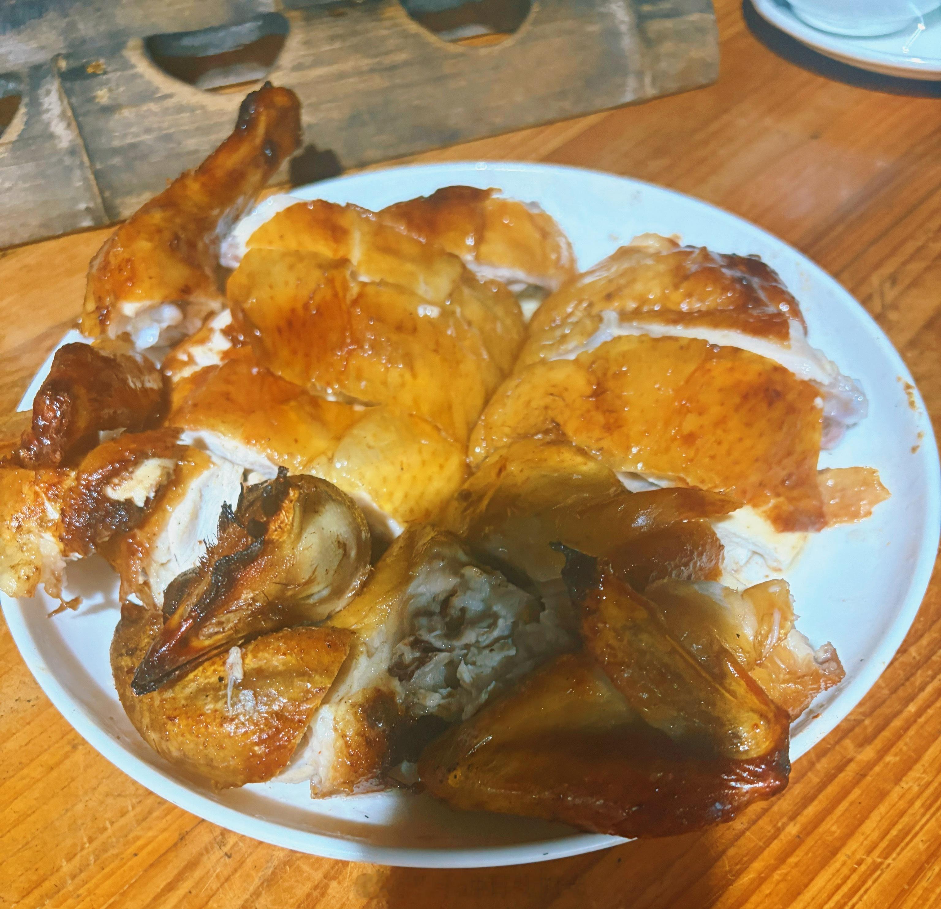 大仲比仲爸聪明，车上的导航也能找到这么一家店。竹筒饭竹筒菜都挺好吃的，就是上菜慢