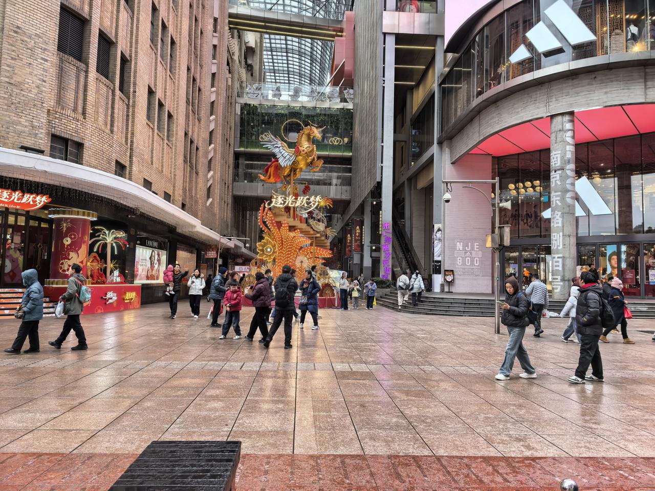 美国司法部公布的档案中，爱泼斯坦购买了大量的浓硫酸，这些用来做什么了？
对于浓硫