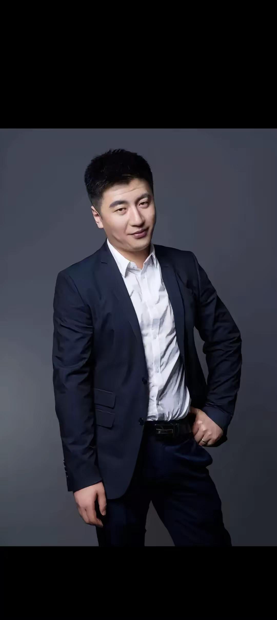 人生忌求圆满啊
你有贤妻娇子
有钱财福寿
有名望官禄
你有头脑有谋略
你已然应有