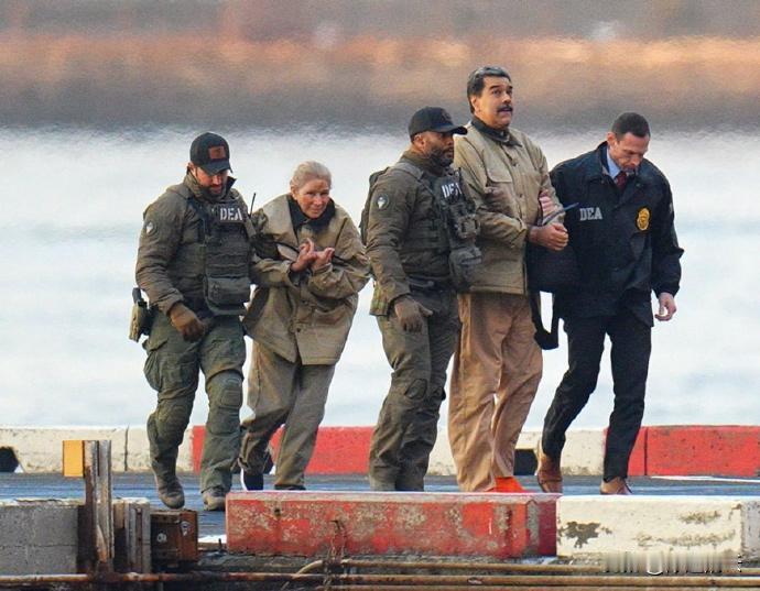 1月6日，马杜罗在法庭一句话，令现场一片哗然！多国开始强烈抗议白宫。

面对法官