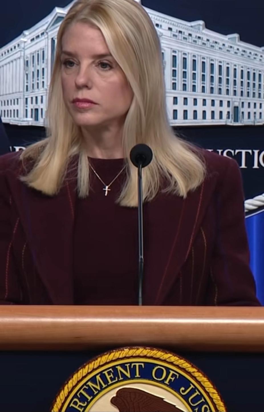 司法部长帕姆邦迪周三表示，司法部打算遵守新通过的立法，要求公布与名誉扫地的金融家