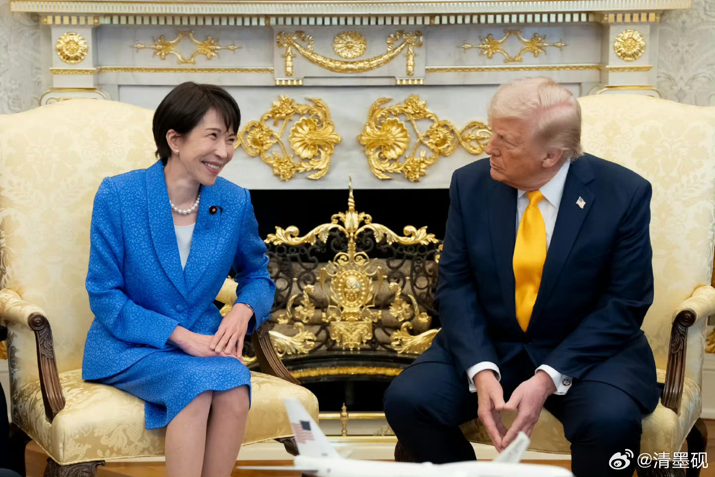 我再给他抛个媚眼，真的帅啊！高市早苗夸特朗普英俊