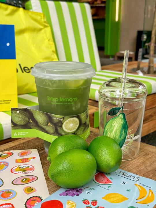 在上海！喝1L柠檬茶超级杯🉐️0r水果水晶杯！
