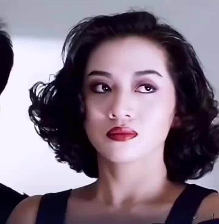 绑票绑不了活人，就绑死人？
梅艳芳骨灰盒被盗，有分析说，贼人的目的是赎金。虽然目
