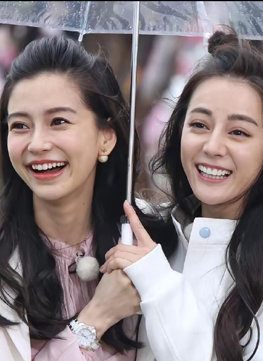 内娱两个美女大比拼
记得在跑男的时候
迪丽热巴遭受到了不公平的待遇
杨颖一直坐镇