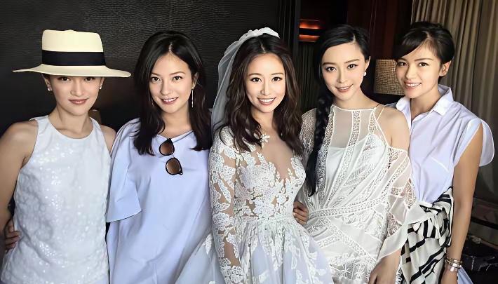 娱乐圈的隐形门槛？

聊聊四小花旦当年那些事。

2002年评选的四小花旦，
