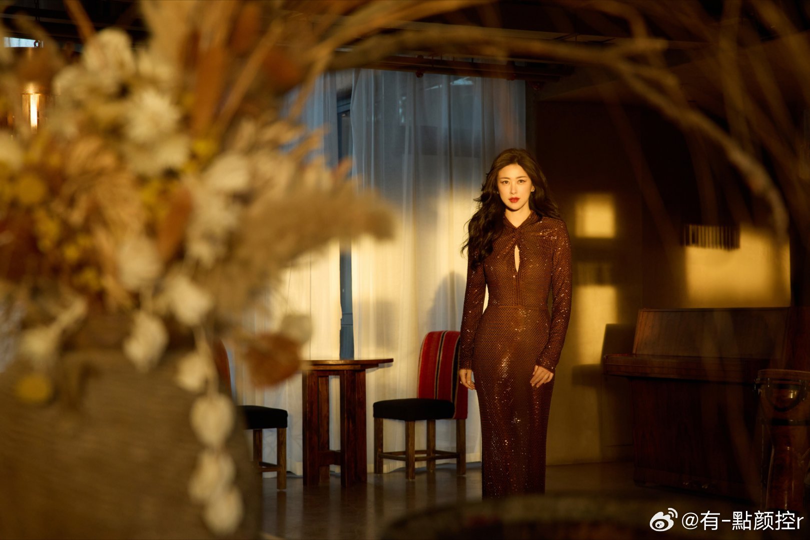 朱珠朱珠内娱收藏主理人在宁夏中山沉浸式感受典藏级审美，朱珠自带岁月淬炼出来的优雅