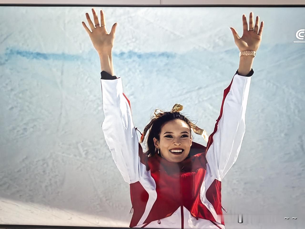 赢了！赢了！赢了！
谷爱凌，U型场地技巧金牌拿到了！中国队最后时刻一金一银打了一