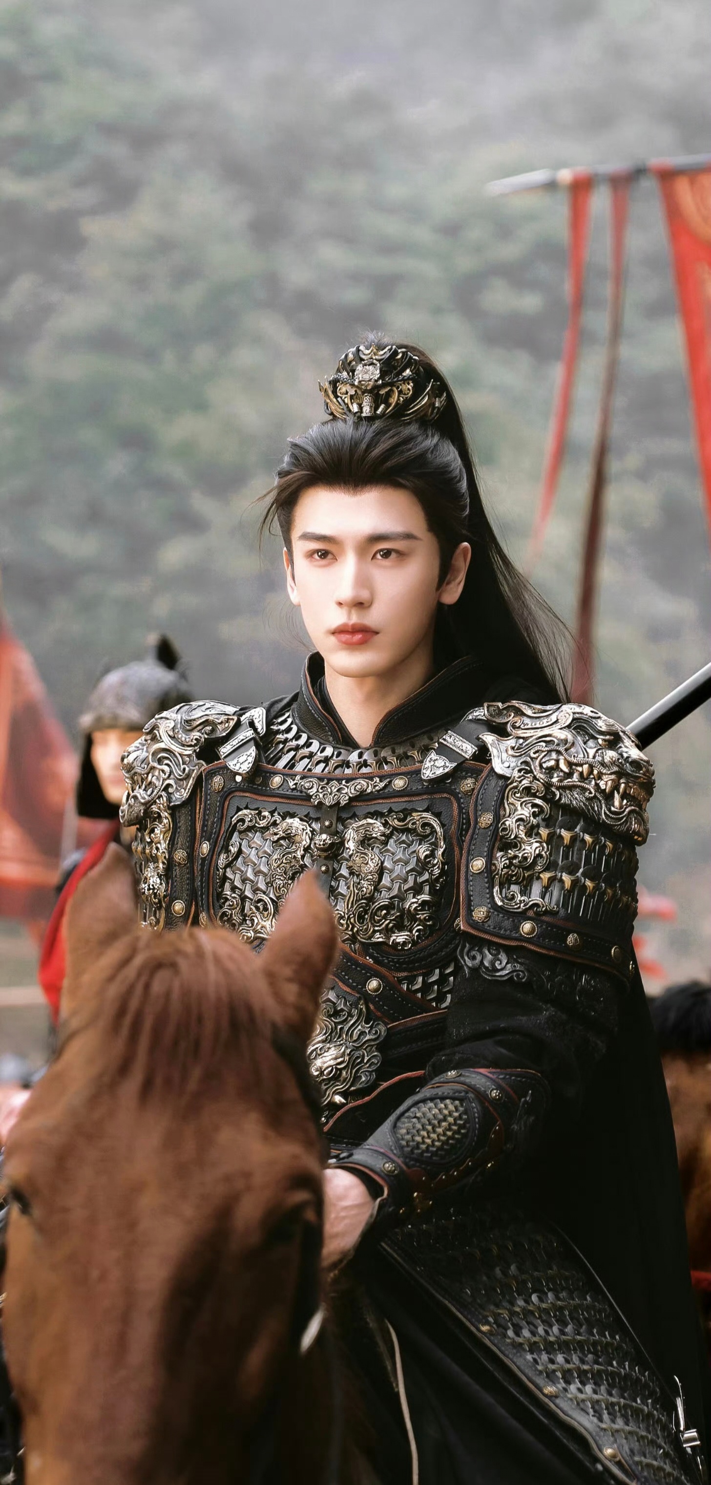 逐玉导演 战争戏不需要逻辑 导演曾庆杰说，他选择将叙事重点放在爱情戏上，所以弱化