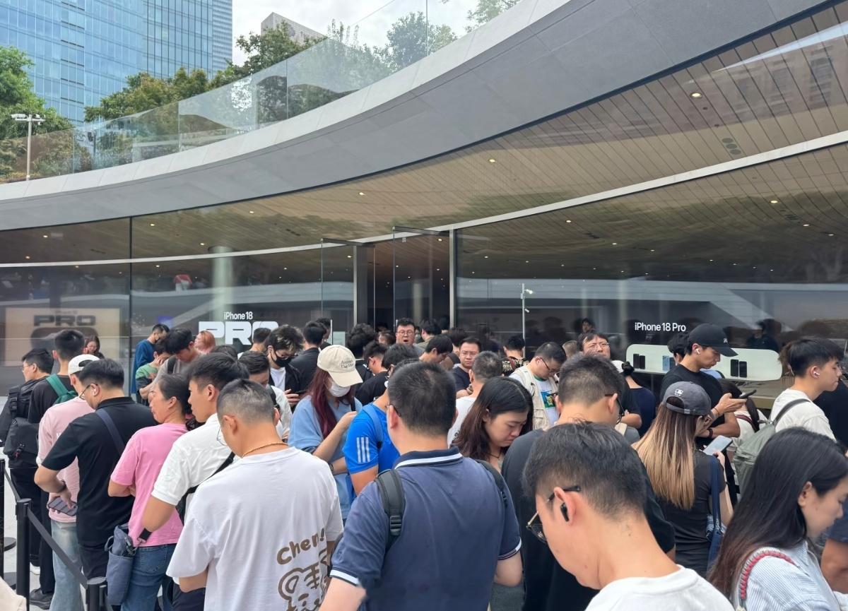 iPhone18ProMax加价二三百这么看，目测接下来有一波iPhone18P