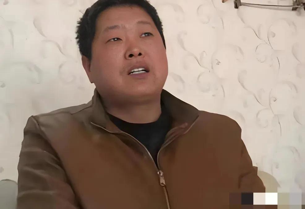 1995年，退伍老兵等不来安置，南下蹬三轮23年，47岁在退役军人事务局看见：“