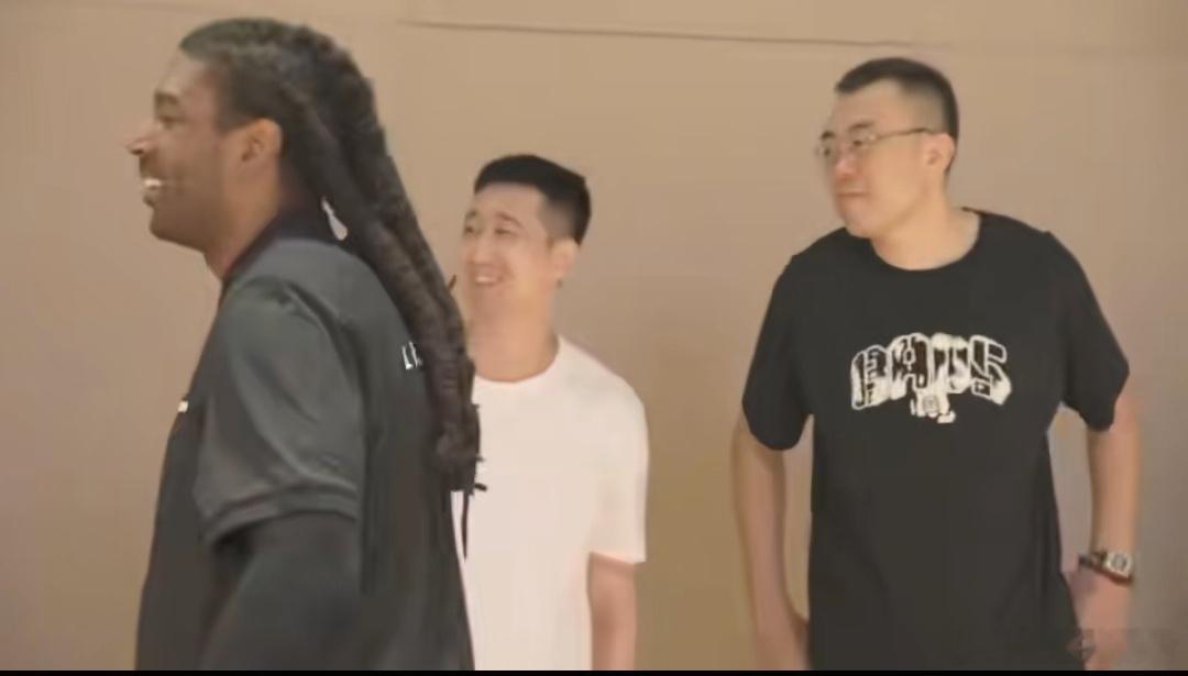 金秋送爽的好日子，期待辽篮梦想成真！ 