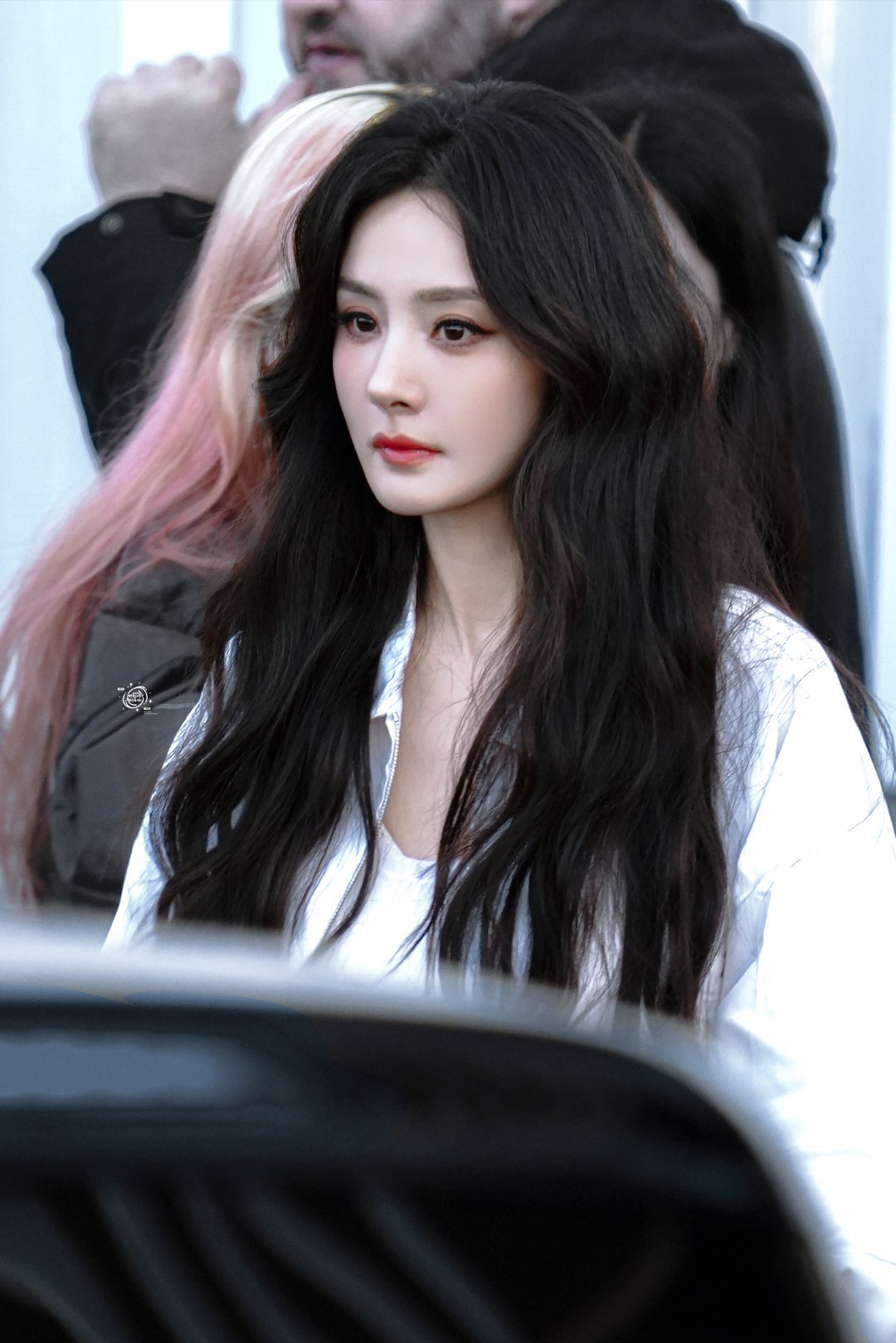 杨幂唐嫣看秀生图杨幂的美貌无需多言