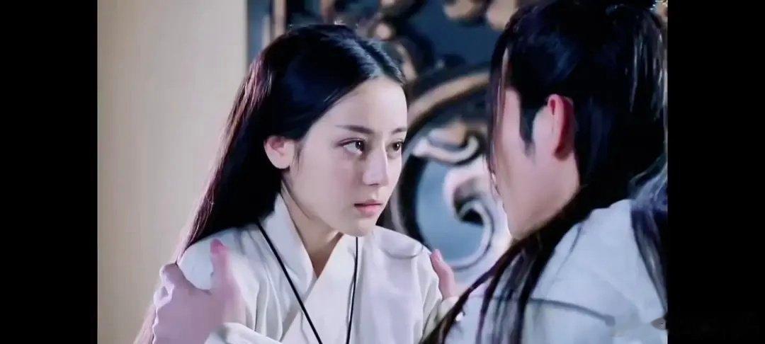 少给迪丽热巴加乱七八糟的妆造 她素素的就很美 ​​​