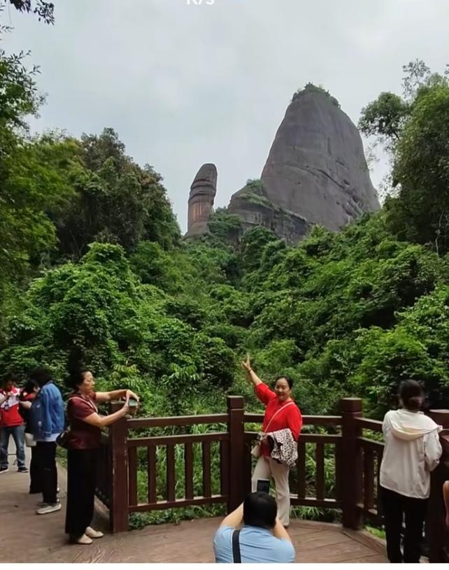 〔大自然太神奇〕你旅游景点去过名山大川。也去桂林山水。去过龙脊梯田。也去过草原，