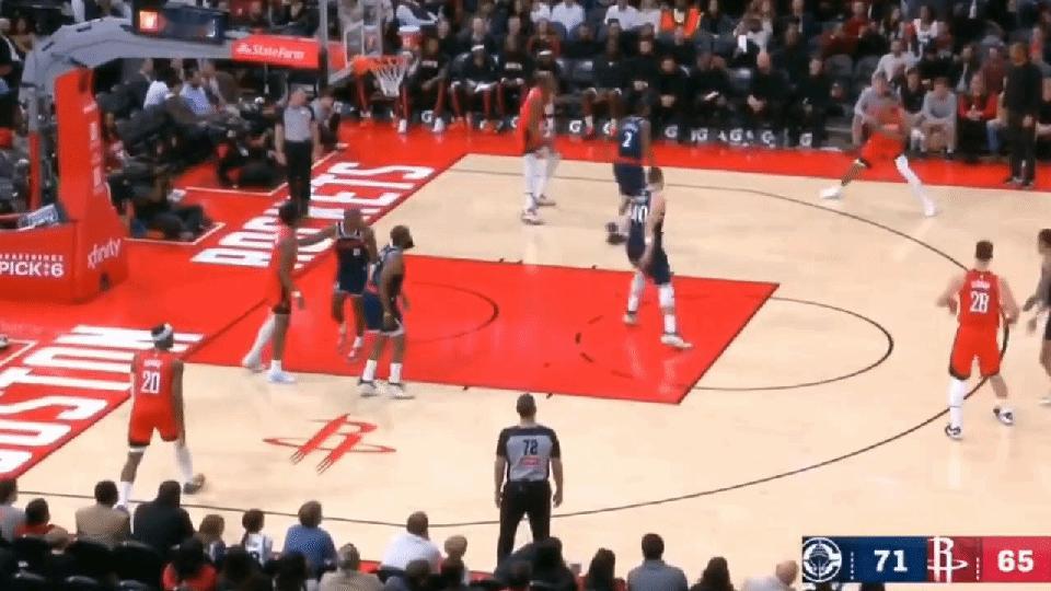 虽迟但到！阿杜爆发单节独得11分！
在今天NBA常规赛火箭对阵快船的第三节比赛中