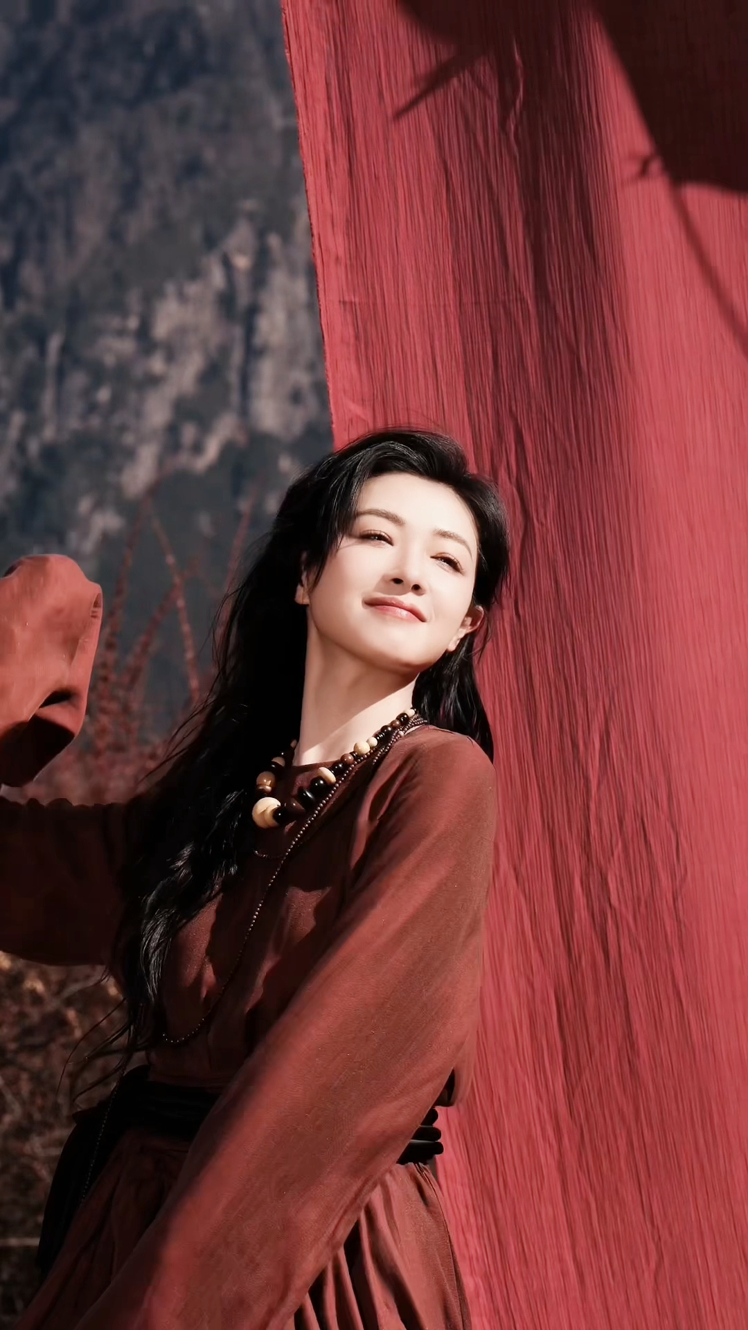 万茜 ｜万茜上城士雪山大片 ｜上城士把万茜拍得好有故事感 静默如南迦巴瓦，一身柔