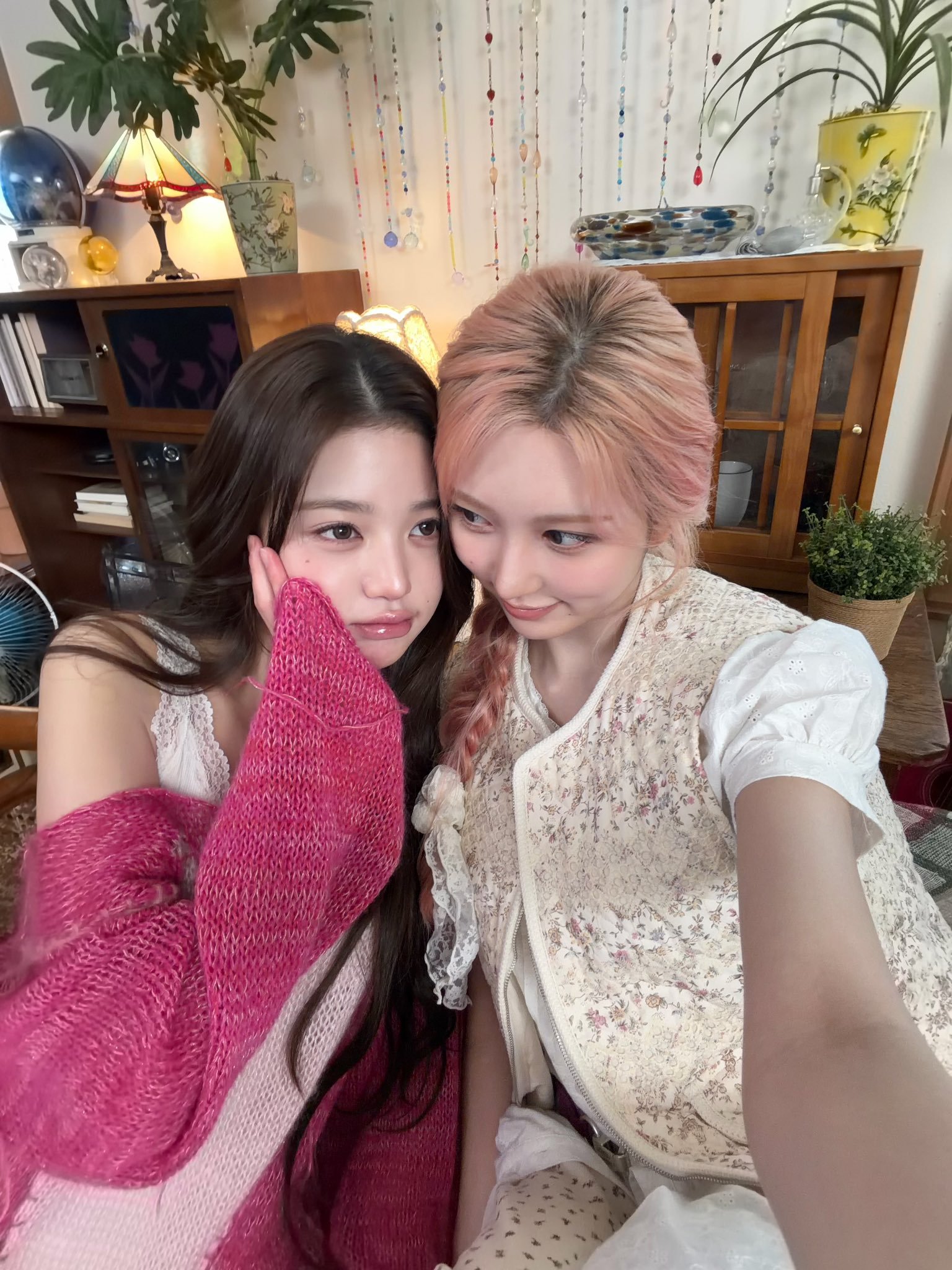 秋天成员推更新：琪琪秋天💗吉吉员瑛瑛酱，生日快乐呀( ˘ ³˘)❤️*琪琪和吉