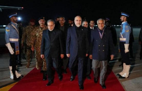 谁能料到啊，谈判连正式的门都没开呢，伊朗就先给美国下了死命令，想坐下来谈可以，先