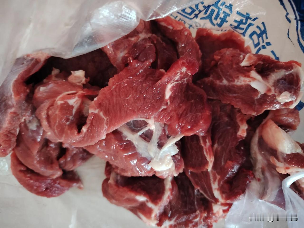 大家帮忙看看这牛肉怎么样？超市促销的25.9一斤，接近年关了，本来以为牛肉会涨价