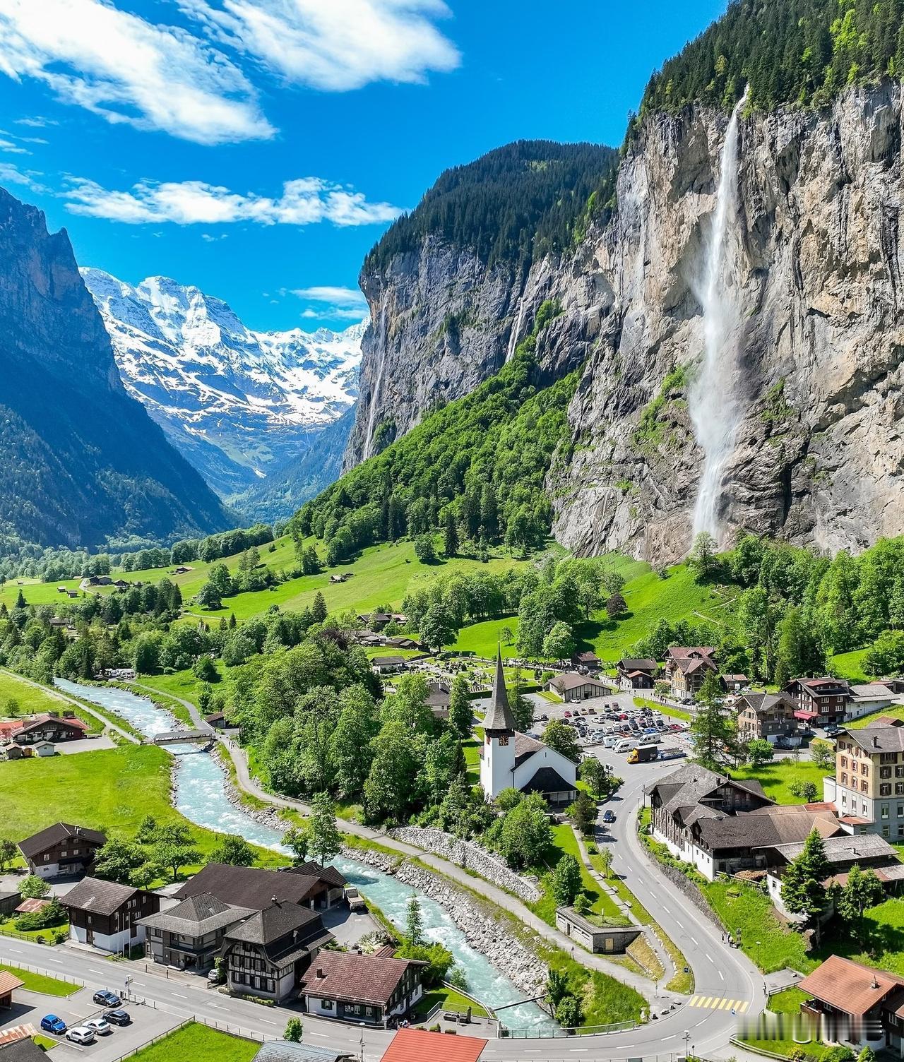 瑞士因特拉肯。远看雪顶，中看高山，近看草地和木屋。这些基本上就是因特拉肯的样貌了