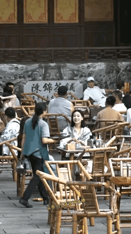 这美女小姐姐穿搭气质好拉满