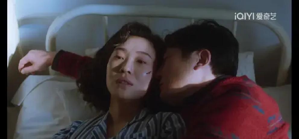 她临终前告诉我，婚姻不是忍出来的。
 
我舅妈躺在那，呼吸像破风箱。她突然抓住我