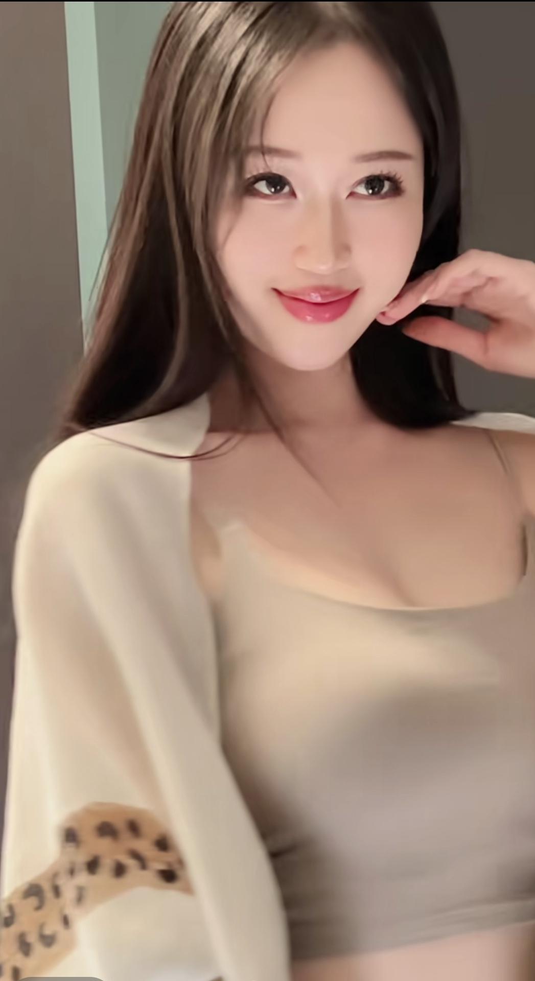 春风桃李花开艳，一颦一笑动人心。美人美得灵秀 一笑倾城 什么年龄段的女人最有女人