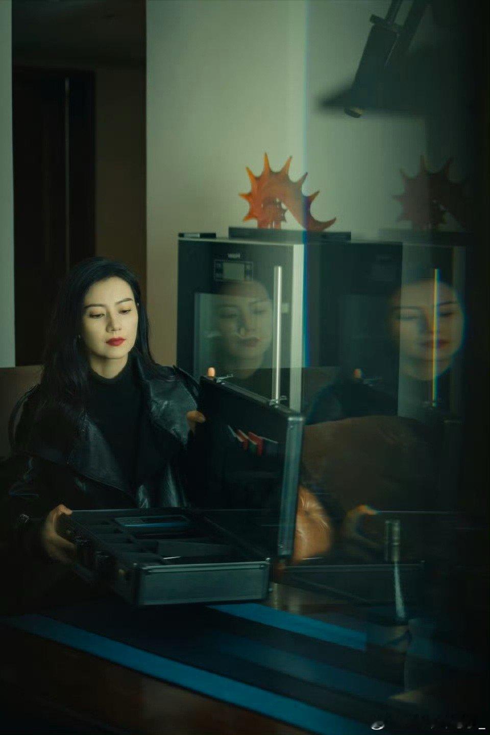 高圆圆戏里身份露出马脚 赵总啊赵总，表面是霸道女总裁，背地里是反派大boss！这