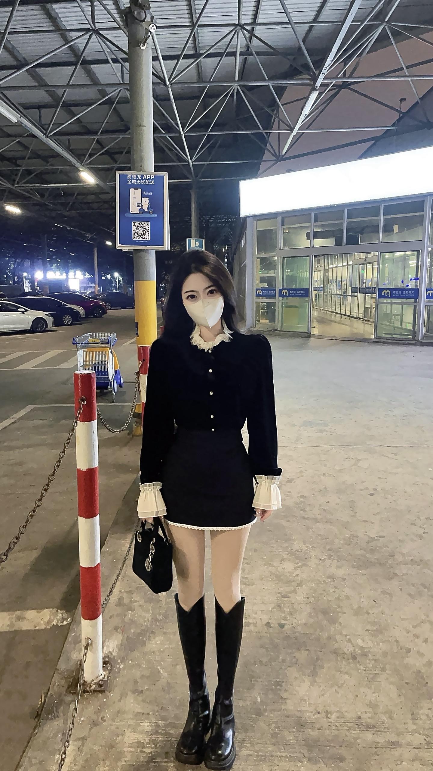 中年妇女状态：钱难挣 情难续 肥难减 夜难眠 可以左右都是男人 绝对不...