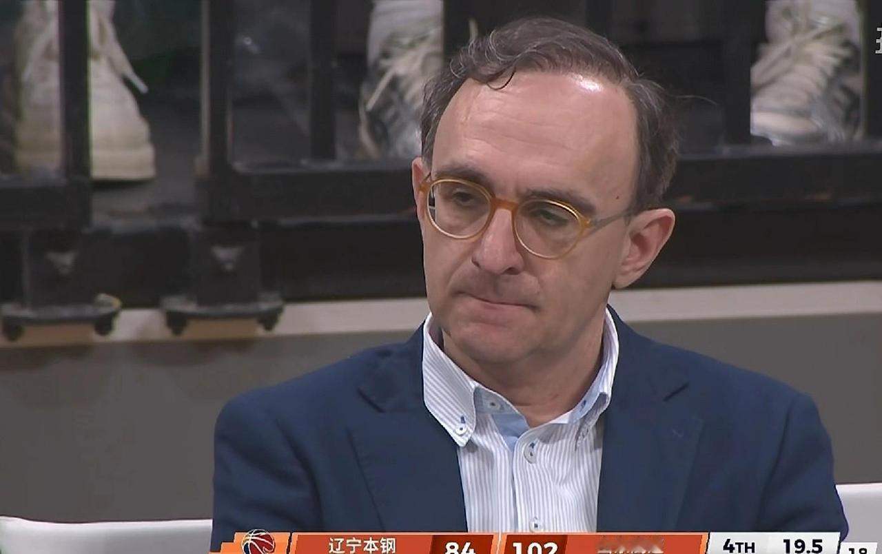 辽宁男篮主场季后赛遭遇溃败，三分投射陷入冰点与山东男篮核心球员带伤爆发形成鲜明对