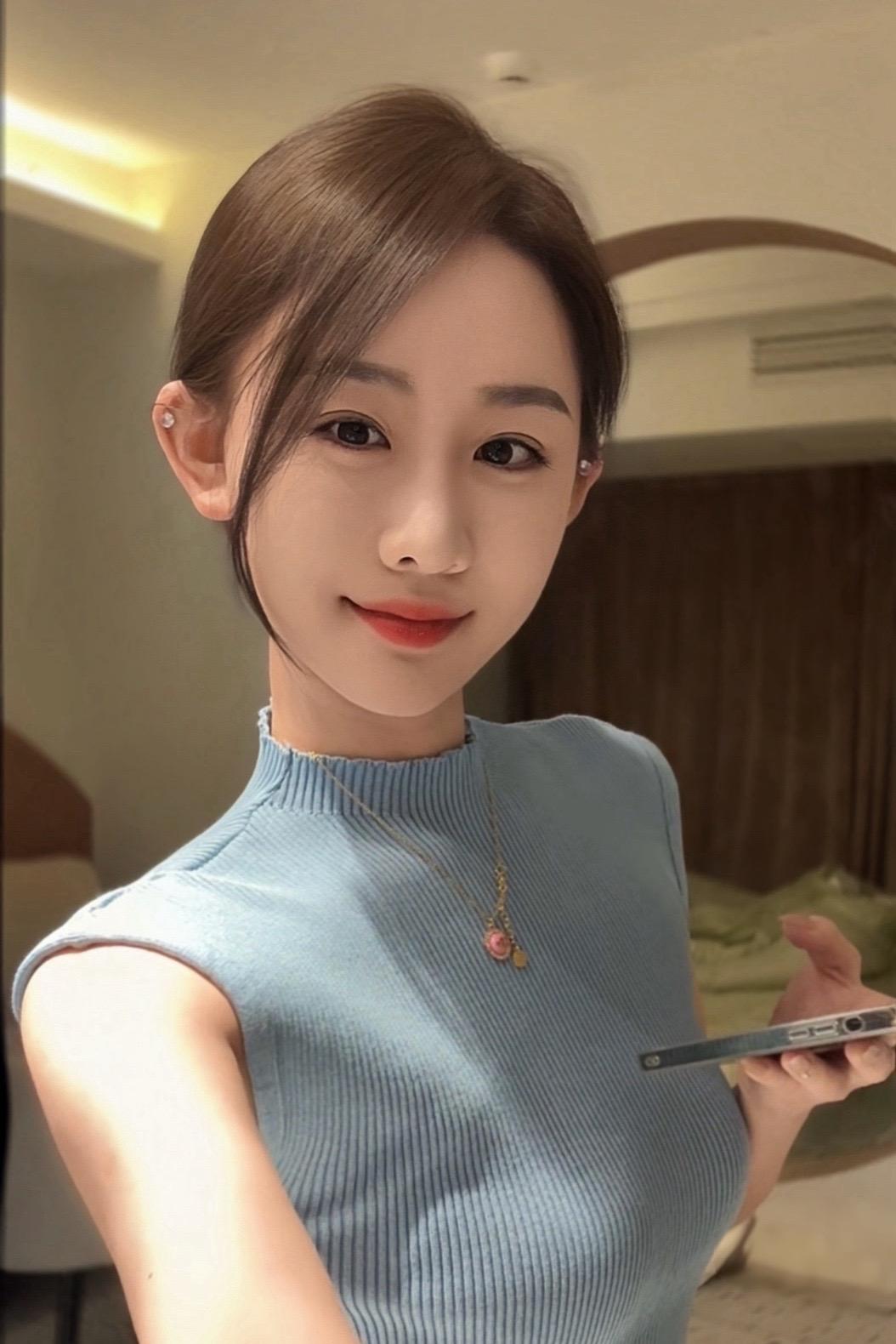 世界像一个巨大的狼人杀 每个人的真话里面都掺着假话 我谁都不懂